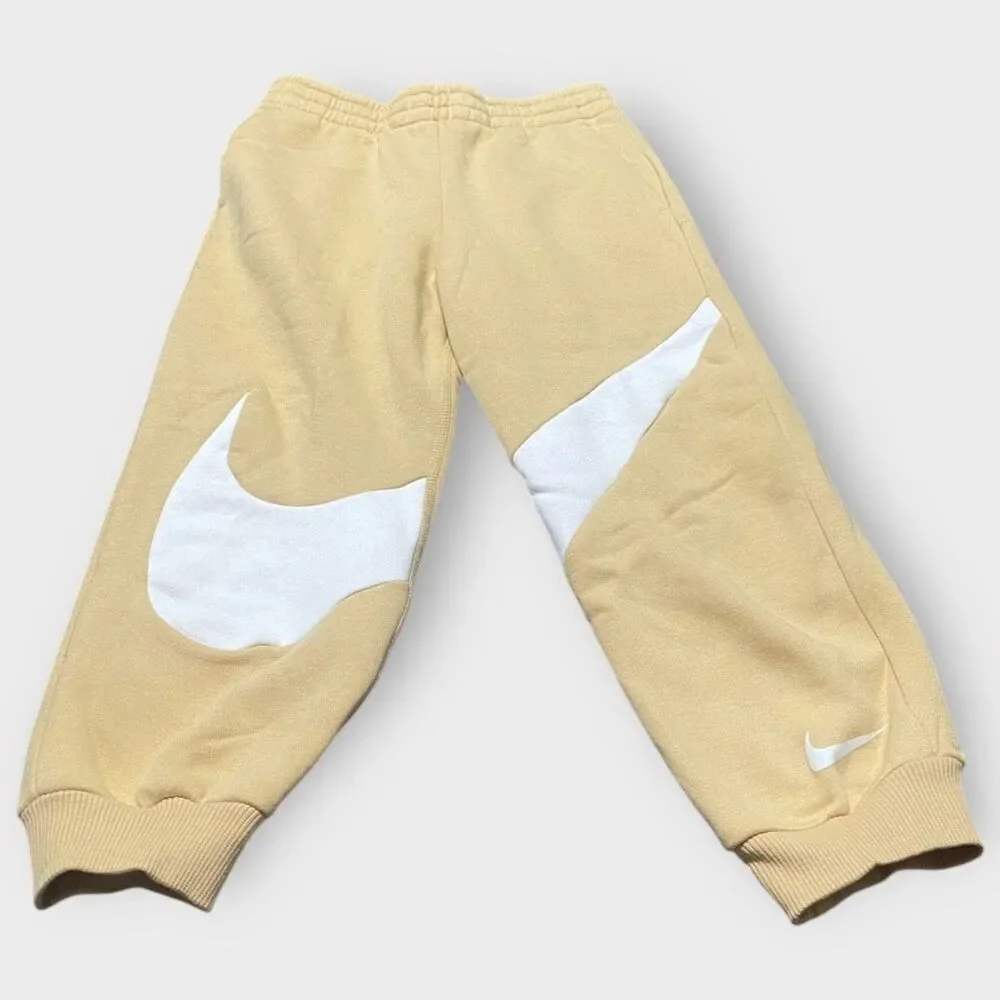Nike Kids Swoosh Essential  Sesame Joggers Boys size 6 New with Tags